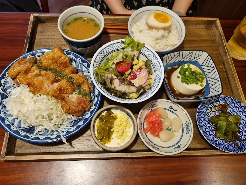 치킨난반 정식 한 상 차림