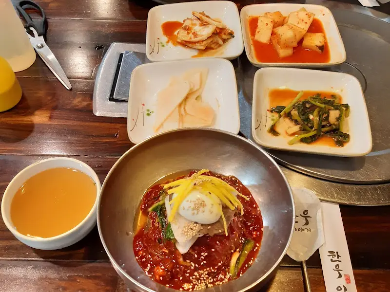 정갈하게 차려진 밑반찬