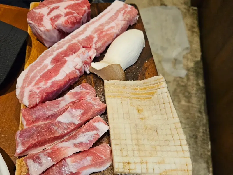 신선한 고기 한 상