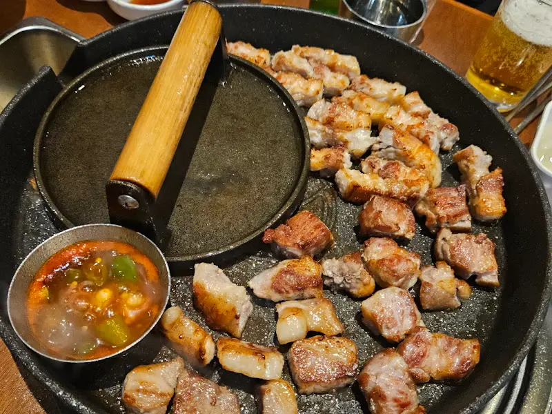 노릇하게 구워진 삼겹살