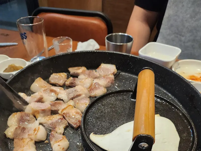 구워지고 있는 삼겹살