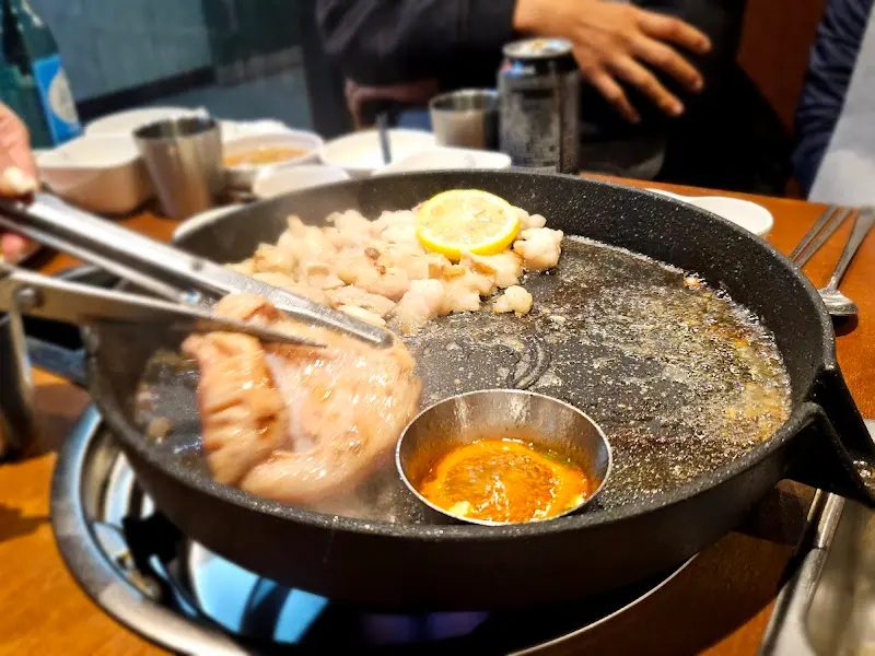 꽃돼지식당 내부