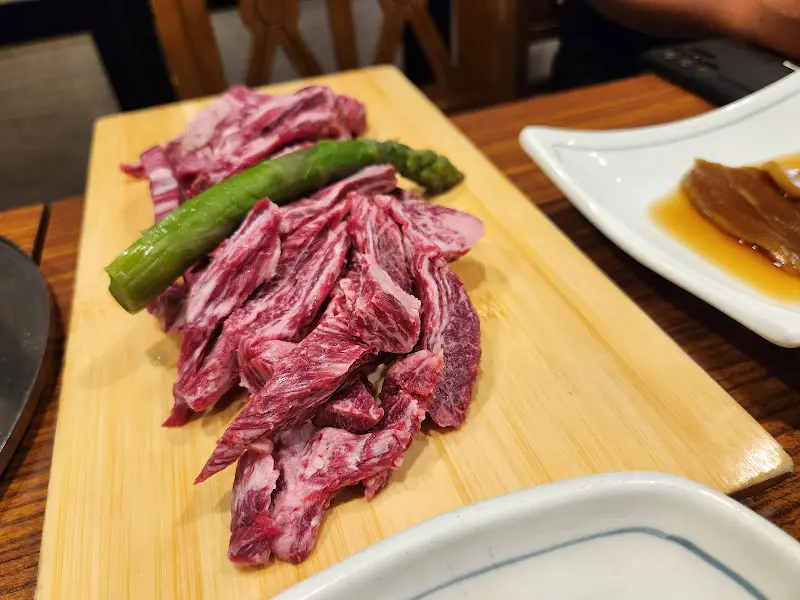 얇게 썰어져 나온 우대갈비