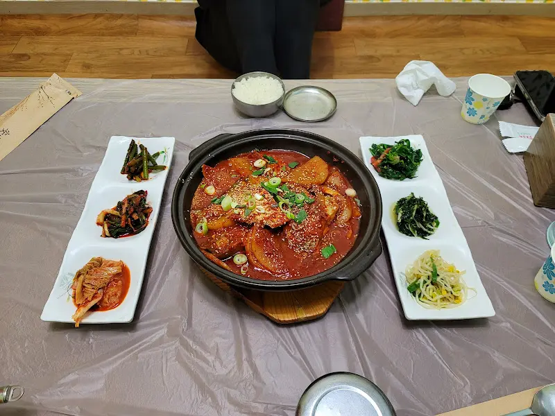갈치찜과 반찬 전체샷