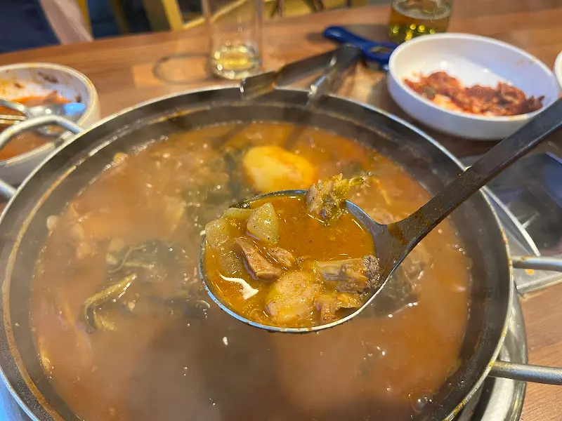 보글보글 끓어오르는 감자탕