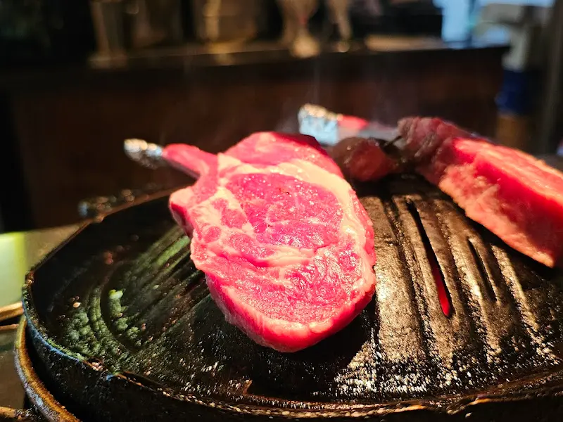 화로 위에서 익어가는 양갈비