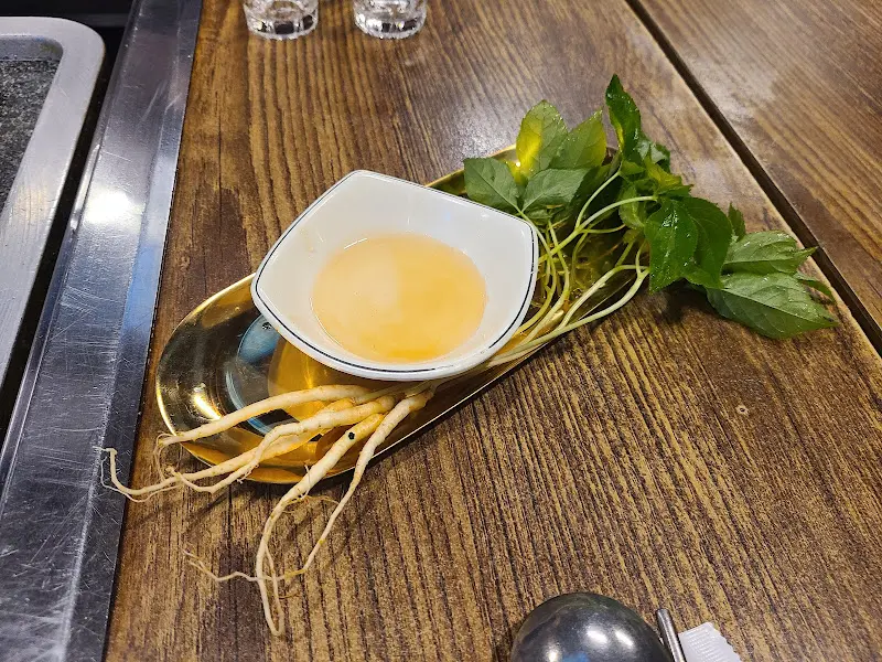 정갈하게 담겨 나온 밑반찬