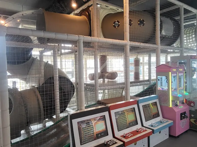 아이들이 신나게 뛰어노는 놀이방