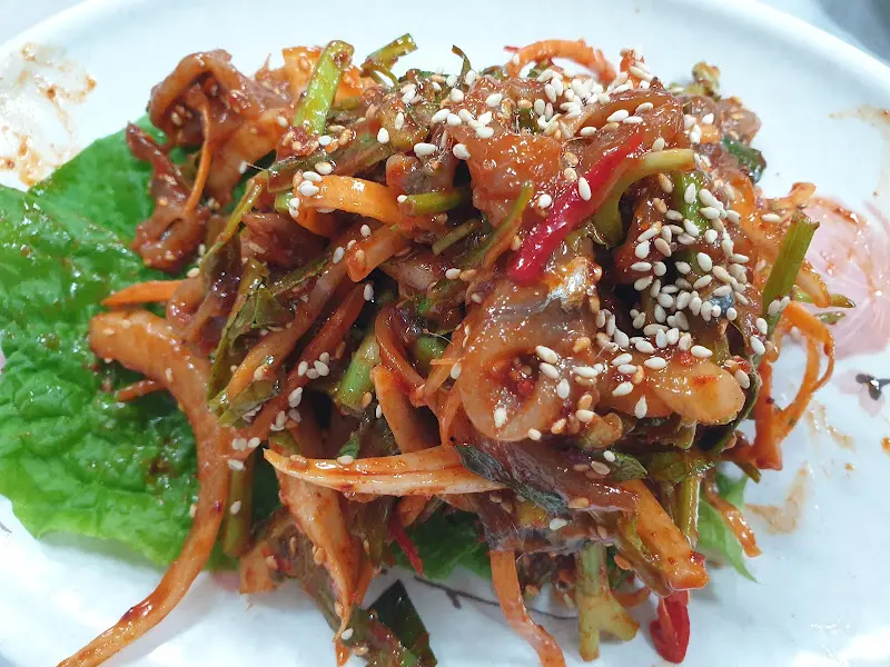 매콤달콤 멸치회무침