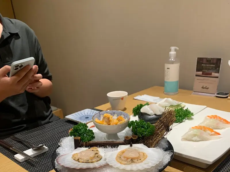 아름다운 플레이팅이 돋보이는 요리