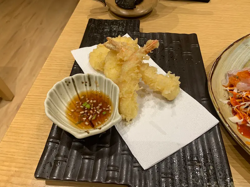 깔끔하고 정갈한 튀김 요리