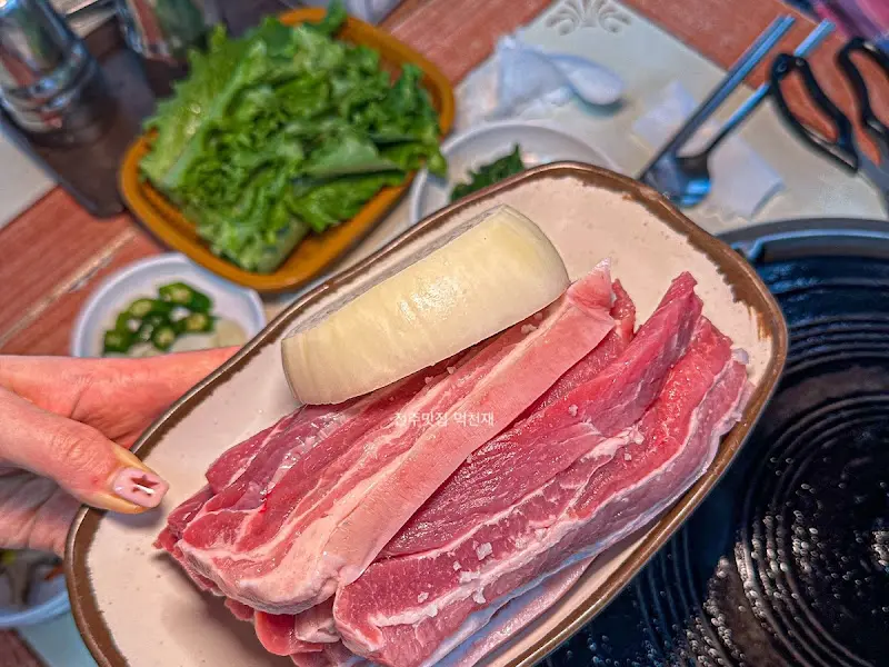 잘 익은 돼지고기