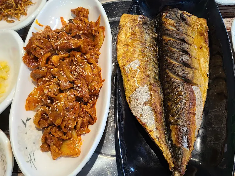 제육볶음과 고등어구이