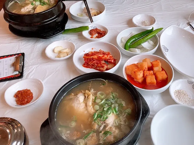 개성상황삼계탕 전체 테이블 샷