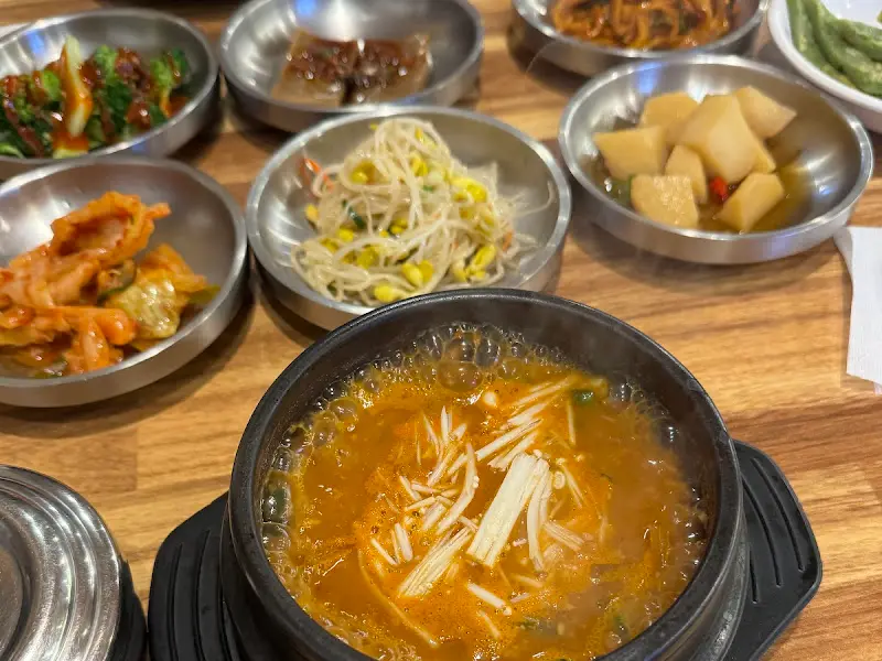 청국장과 반찬들의 조화