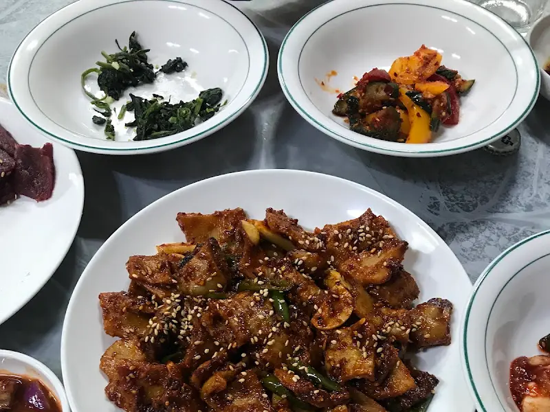 다채로운 반찬들