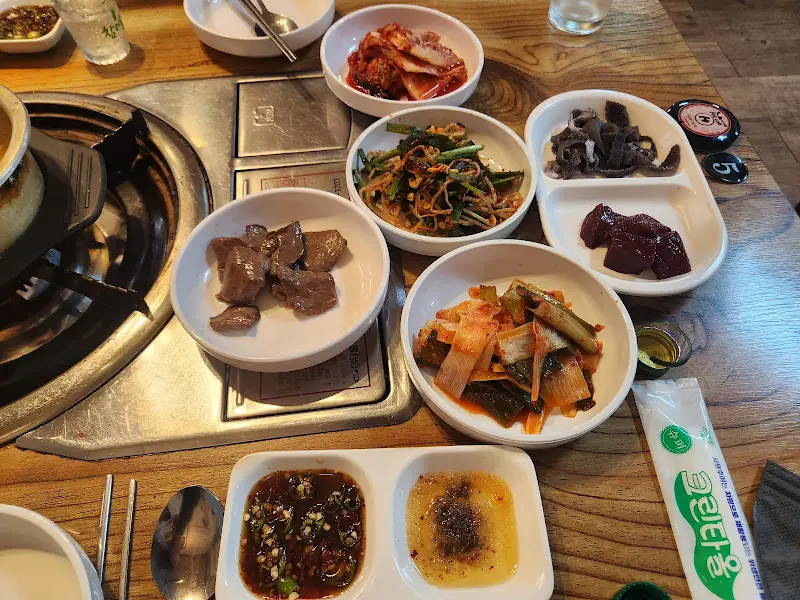 정갈하게 차려진 밑반찬