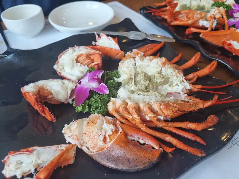 먹기 좋게 손질된 랍스터