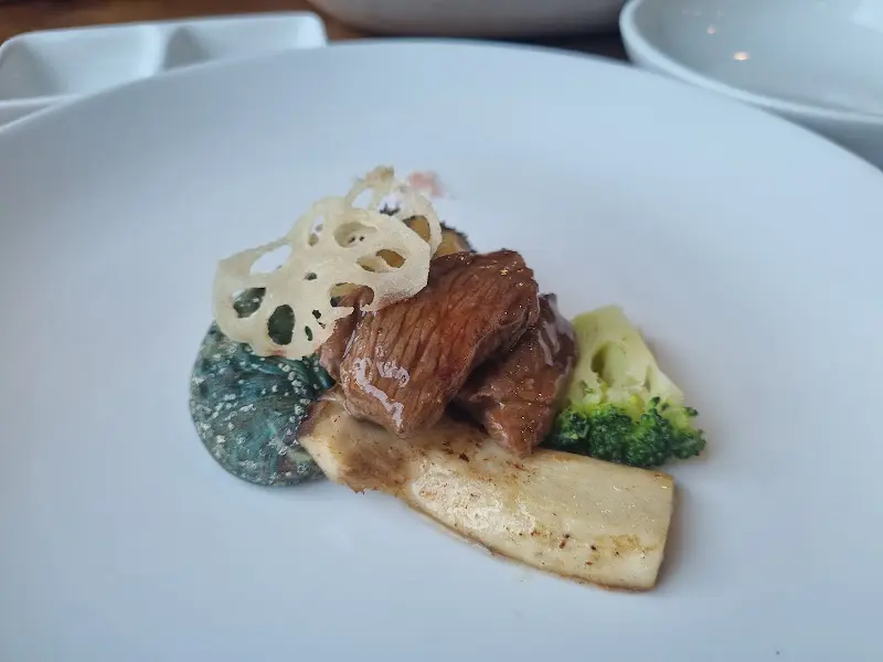 정갈하게 담겨 나온 해산물