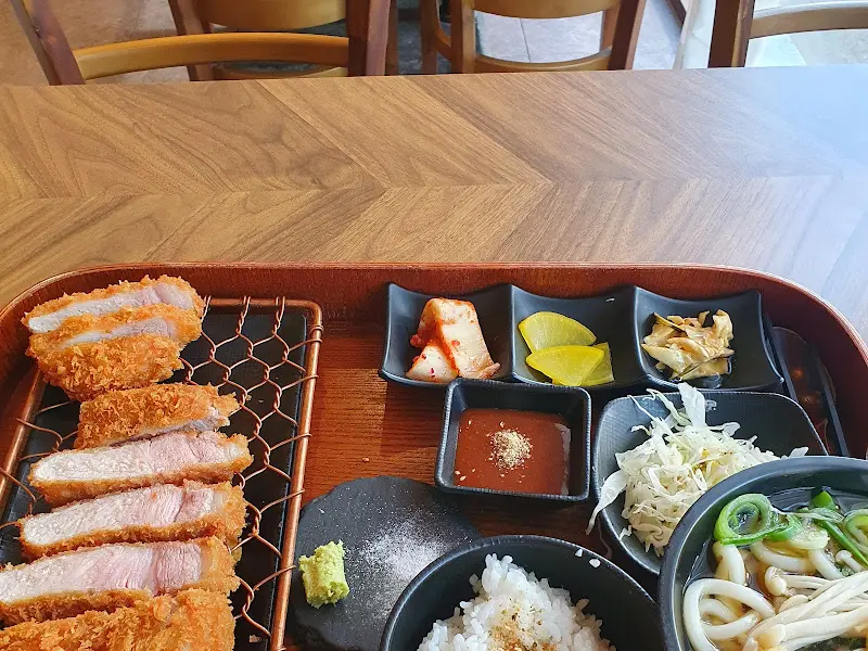 섬세한 카츠 한상차림