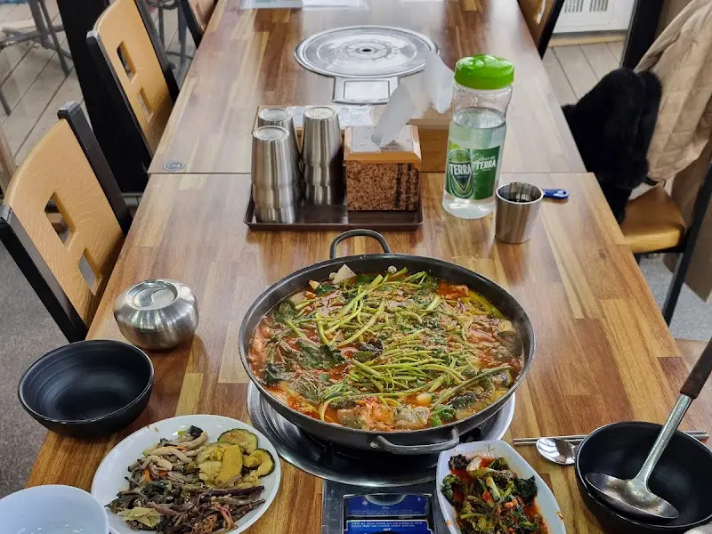 깔끔하게 정돈된 테이블