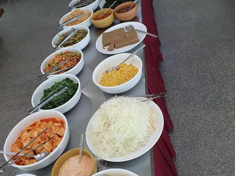 다채로운 반찬 코너