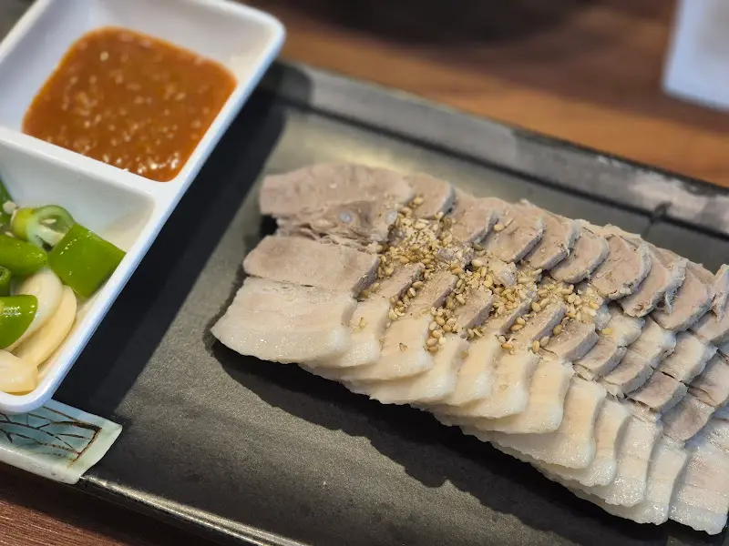 윤기가 흐르는 수육