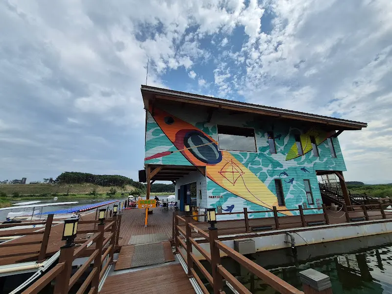 카페 둔치의 외관