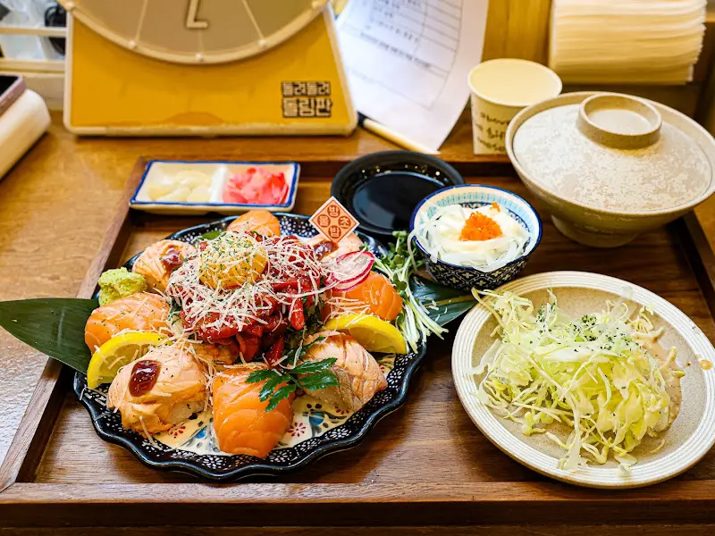 정갈하게 차려진 한 상