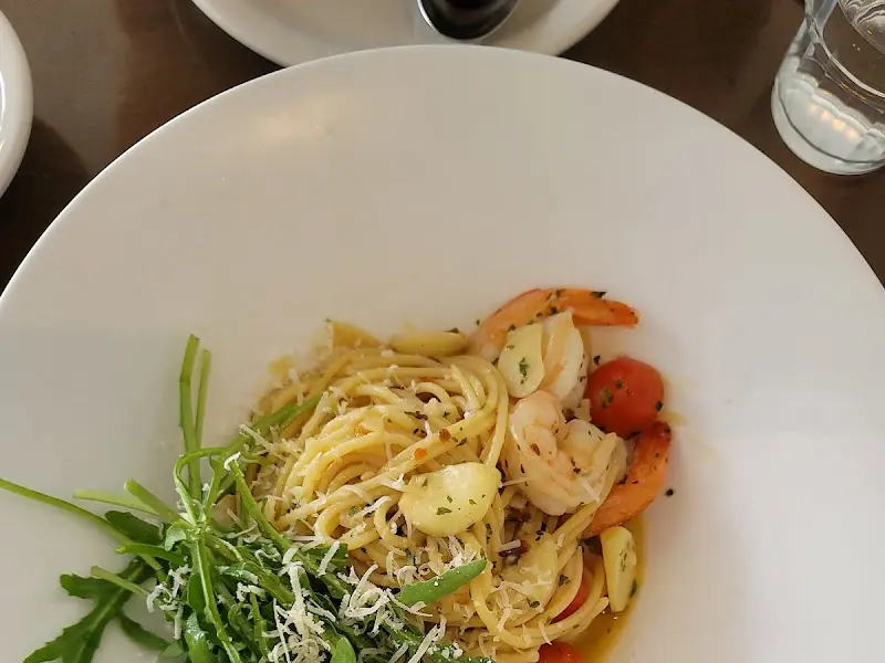 싱싱한 새우가 듬뿍 들어간 파스타