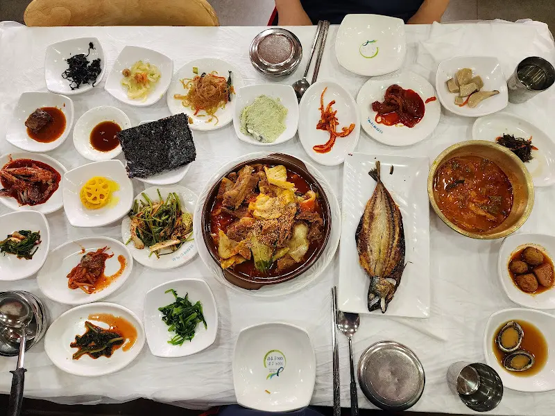 푸짐한 백반 한 상 차림