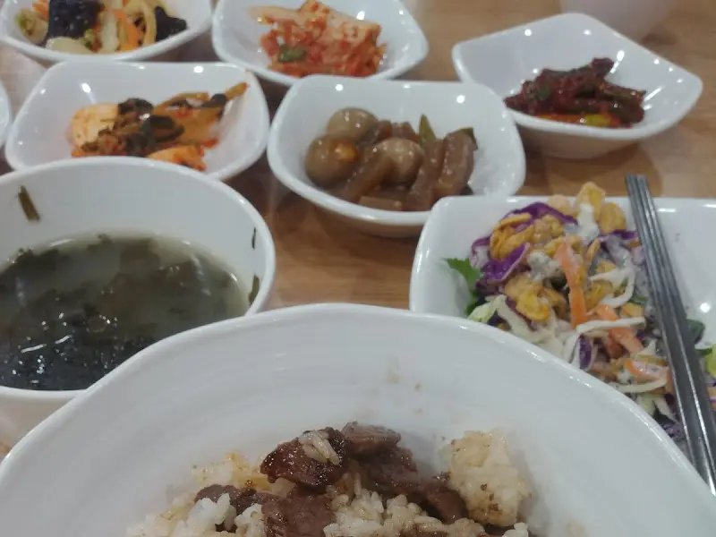 소고기 솥밥 정식 한상차림