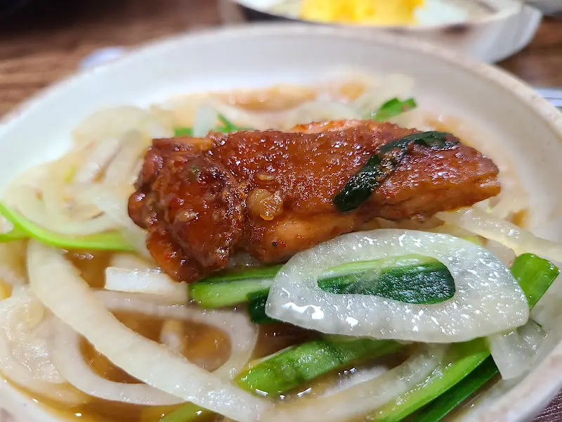 닭갈비와 양파절임