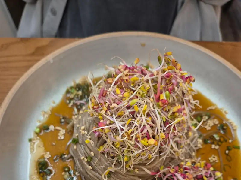 메밀집 특제 막국수 (간장)