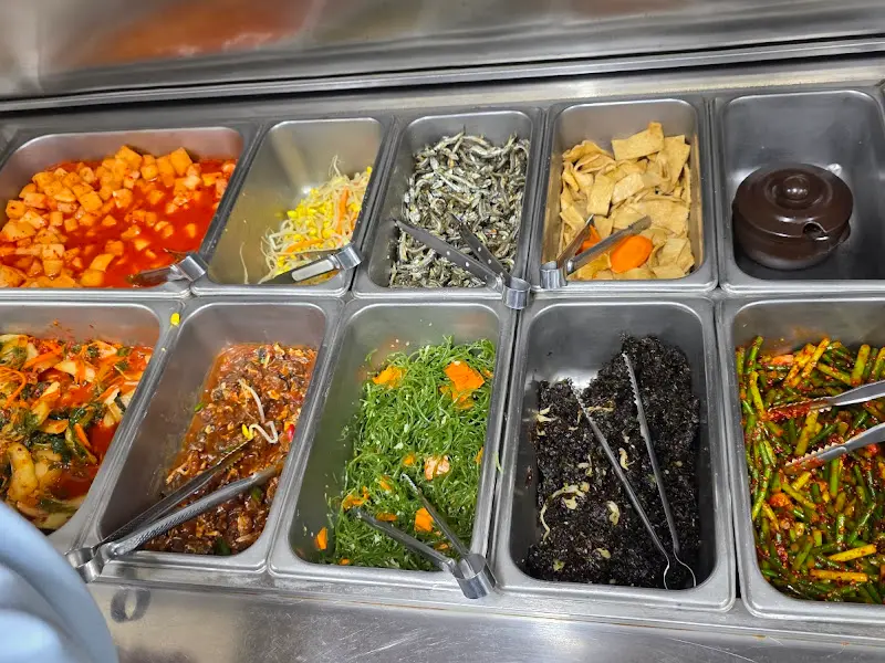 다양한 뷔페식 반찬