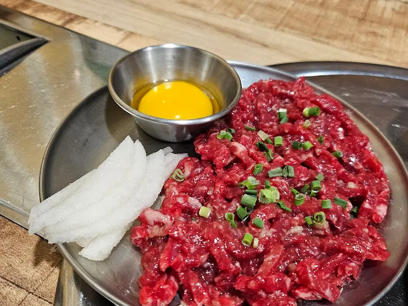 환이네뭉티기 뭉티기와 계란 노른자