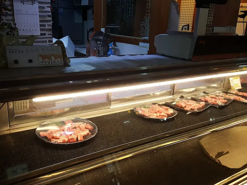 선명한 마블링의 생등심과 살치살