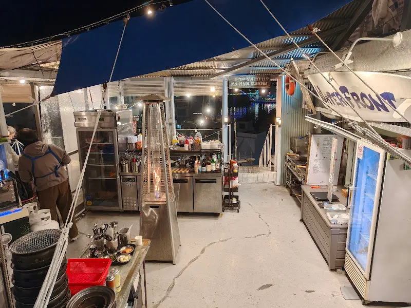 워터프론트 내부