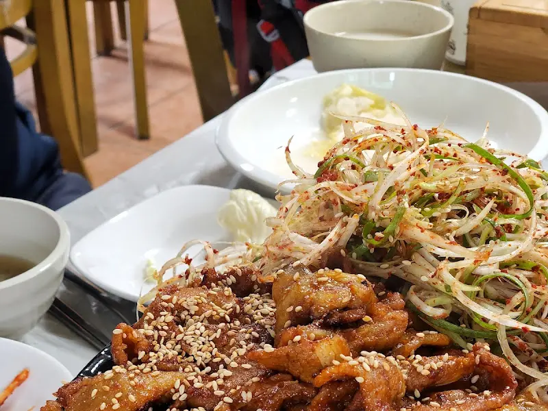 닭볶음탕과 밑반찬