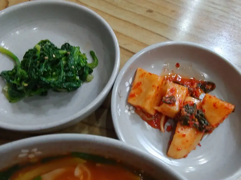 칼국수와 반찬