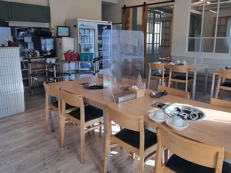 깔끔한 식당 내부