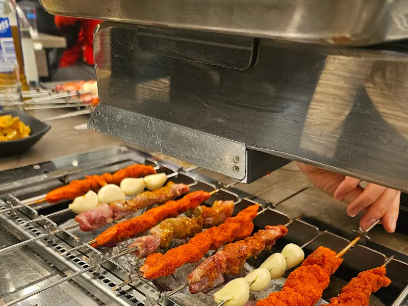 자동으로 구워지는 양꼬치