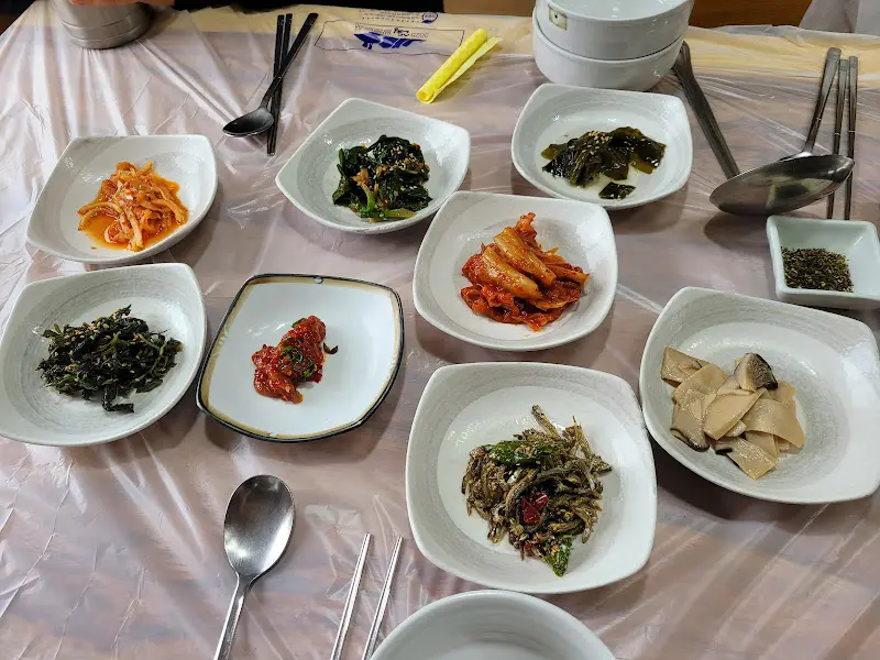 강변식당 밑반찬