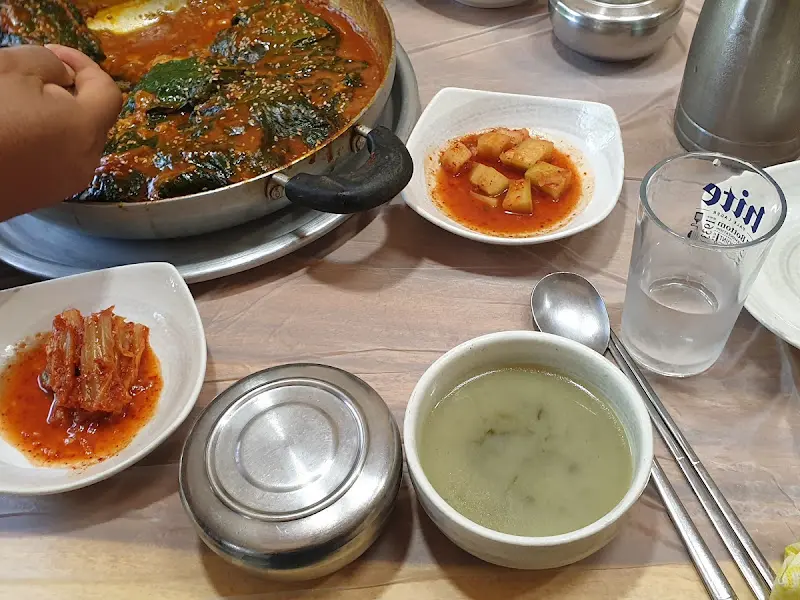 메기찜과 밑반찬