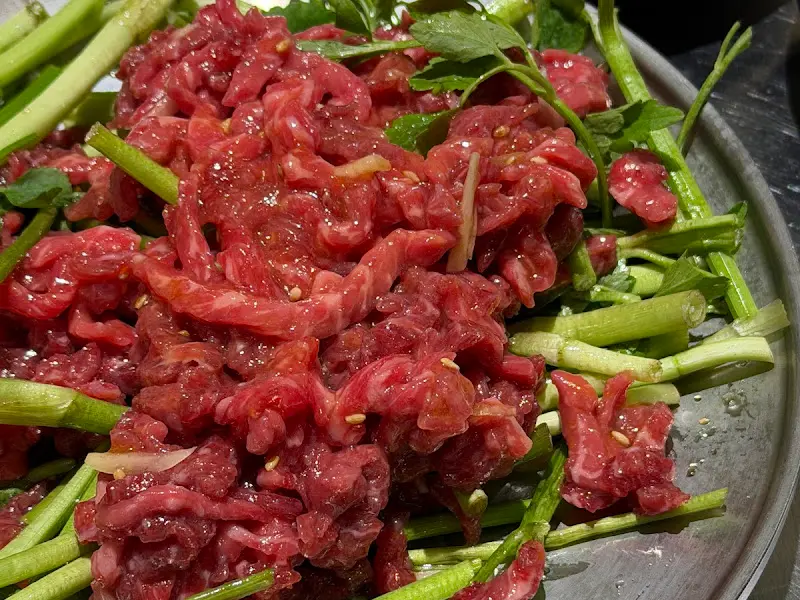 신선함이 살아있는 육회