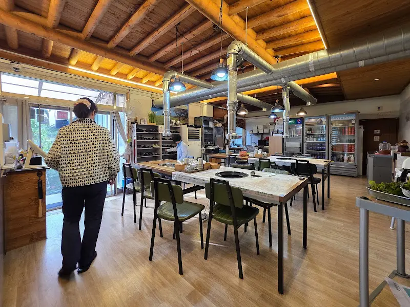 깔끔한 식당 내부