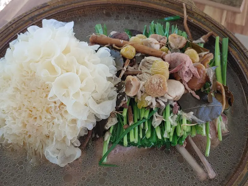 흑염소 요리에 들어가는 다양한 재료들