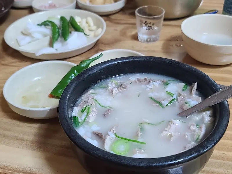 산동돼지국밥 돼지국밥