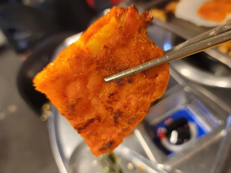 맛깔스러운 김치전