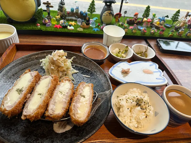 치즈가 가득한 치즈까스